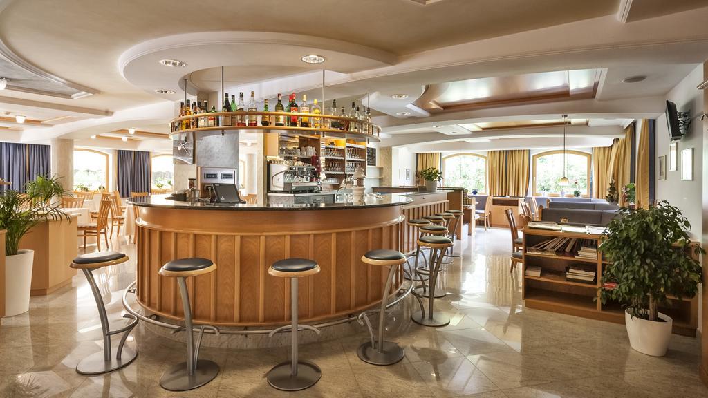 Hotel Bischofhof - Bistro Jasmin كيوزا المظهر الخارجي الصورة