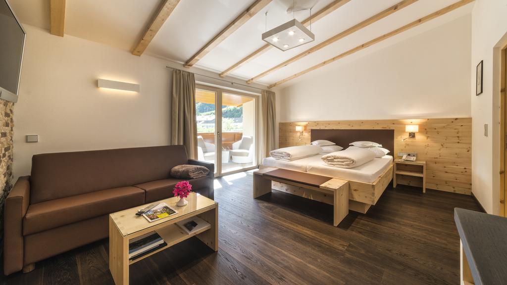 Hotel Bischofhof - Bistro Jasmin كيوزا الغرفة الصورة